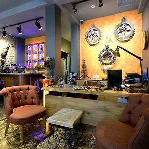 3* Hotel Pera Luna